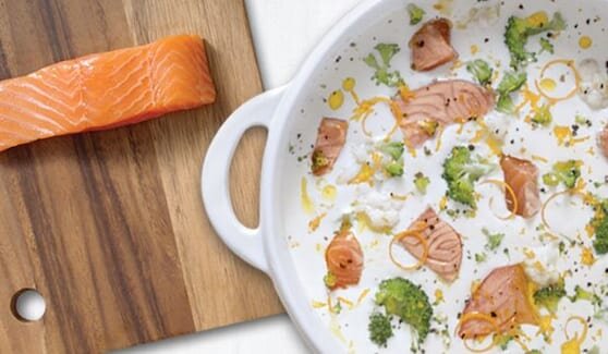 Krem z kalafiora z pomarańczą i łososiem norweskim